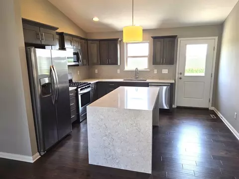 1036 Stags Leap Rd, Normal, IL 61761 photo 3