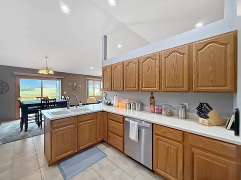 3184 Sandy Pointe Dr #11B, Freeport, IL 61032 photo 8
