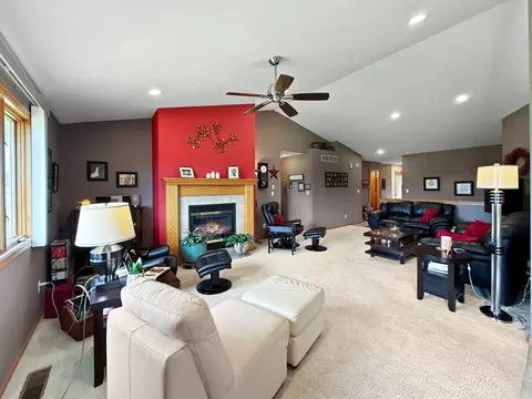 3184 Sandy Pointe Dr #11B, Freeport, IL 61032 photo 4