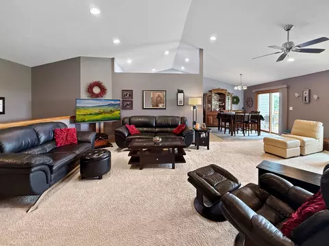 3184 Sandy Pointe Dr #11B, Freeport, IL 61032 photo 5
