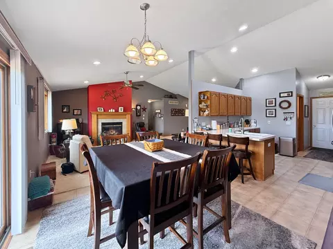 3184 Sandy Pointe Dr #11B, Freeport, IL 61032 photo 3