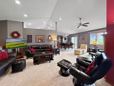 3184 Sandy Pointe Dr #11B, Freeport, IL 61032 photo 6