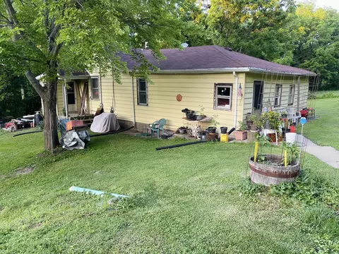 420 E 3rd St, Spring Valley, IL 61362