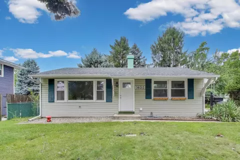1633 Marlboro Cir, Carpentersville, IL 60110