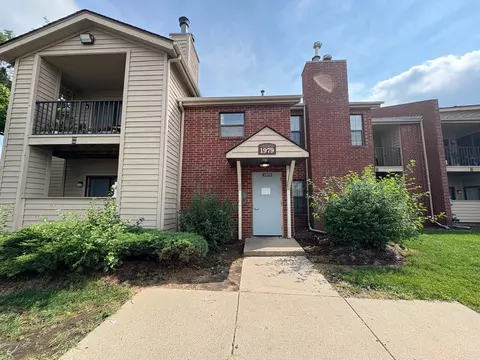 1979 N Hicks Rd #104, Palatine, IL 60074