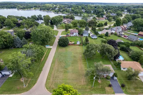 1738 Hilda Dr, Lake Holiday, IL 60548