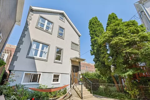 1732 W Fletcher St, Chicago, IL 60657