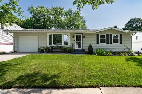 1309 Dogwood Ln, Bloomington, IL 61704