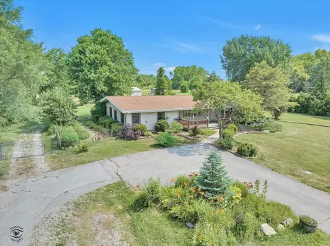 944 E County Line Rd, Grant Park, IL 60940