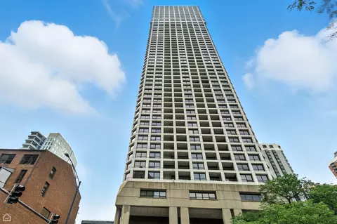 1030 N State St #11M, Chicago, IL 60610
