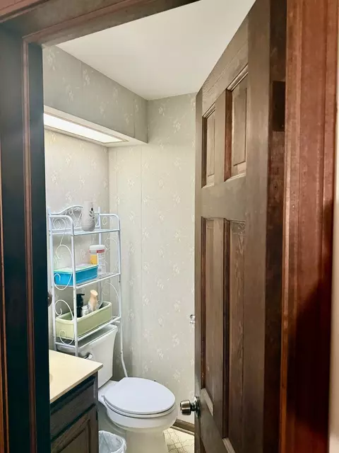 Bath - 261 S Edison Ave, Elgin, IL 60123 photo 1 of 2