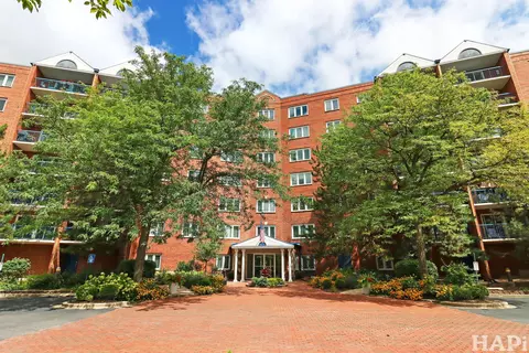 6701 N Milwaukee Ave #202, Niles, IL 60714