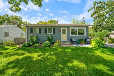 313 Pocahontas Trl, Lake In The Hills, IL 60156