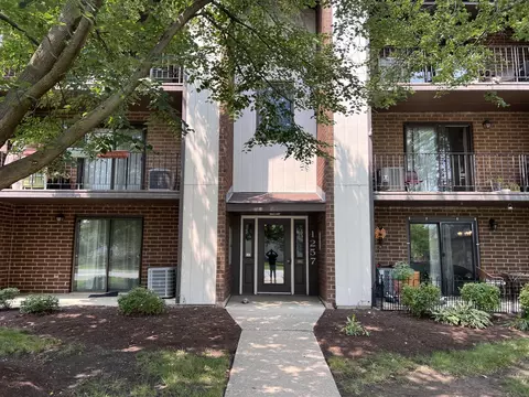 1257 Chalet Rd #100, Naperville, IL 60563