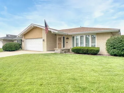 10004 Parke Ave, Oak Lawn, IL 60453