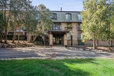 600 W Russell St #101, Barrington, IL 60010