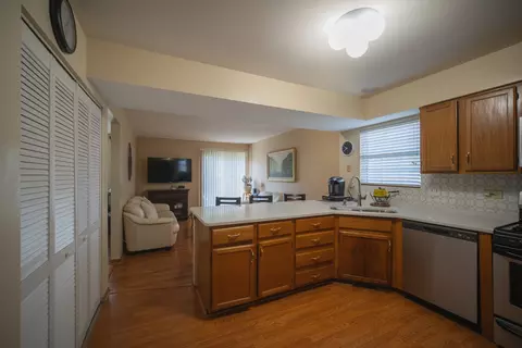 Kitchen - 510 Orchards Pass, Bartlett, IL 60103 photo 4 of 4