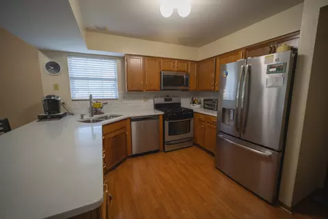Kitchen - 510 Orchards Pass, Bartlett, IL 60103 photo 2 of 4