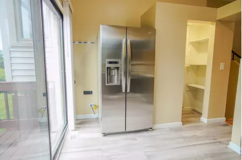 Kitchen - 364 Cedar Tree Ct, Hoffman Estates, IL 60169 photo 3 of 3