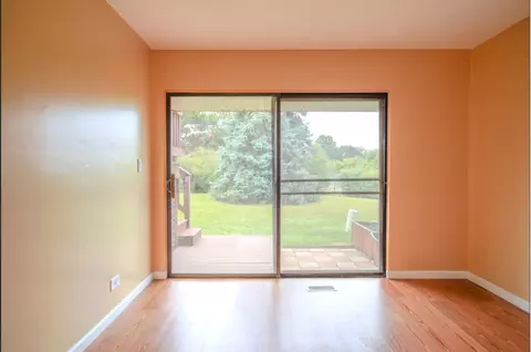 Living - 364 Cedar Tree Ct, Hoffman Estates, IL 60169 photo 3 of 3