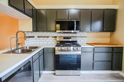 Kitchen - 364 Cedar Tree Ct, Hoffman Estates, IL 60169 photo 2 of 3
