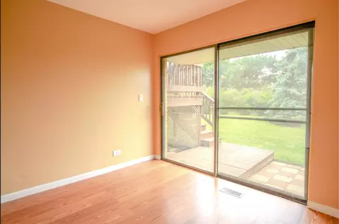 Bedroom - 364 Cedar Tree Ct, Hoffman Estates, IL 60169 photo 4 of 5