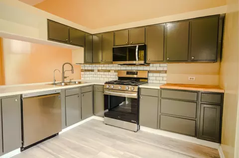Kitchen - 364 Cedar Tree Ct, Hoffman Estates, IL 60169 photo 1 of 3