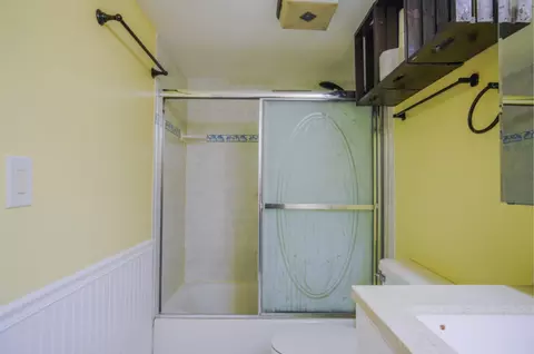 Bath - 364 Cedar Tree Ct, Hoffman Estates, IL 60169 photo 2 of 3