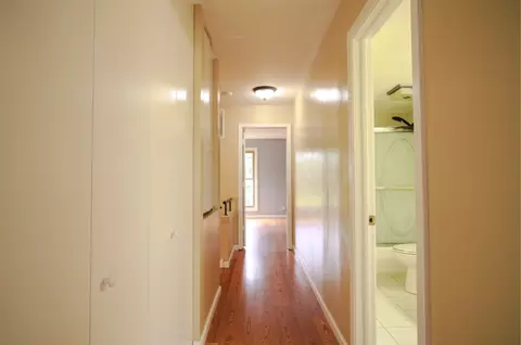 Entry Way - 364 Cedar Tree Ct, Hoffman Estates, IL 60169 photo 2 of 4