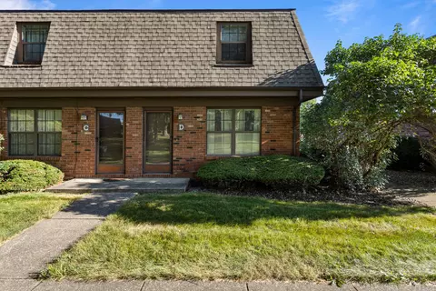 8 Evergreen Cir #D, Savoy, IL 61874