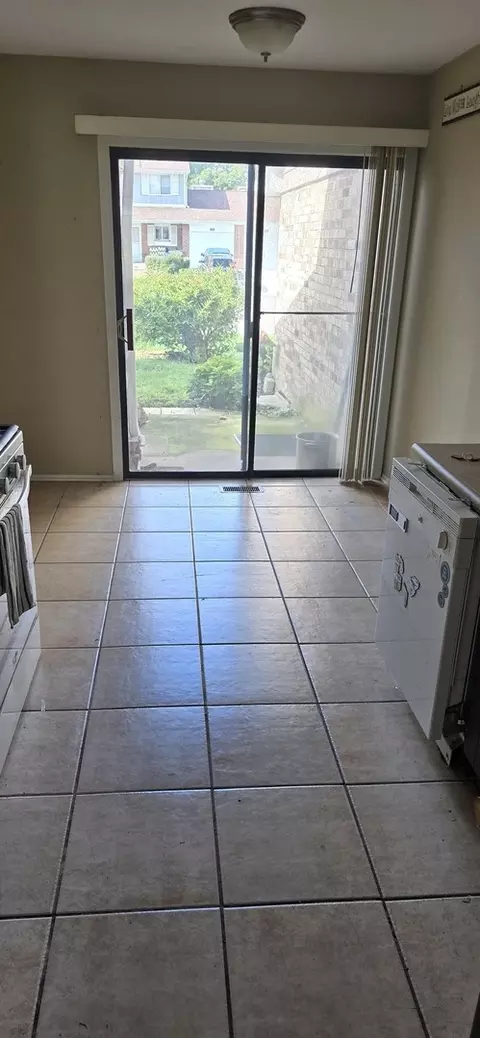 1268 Edinburgh Ct, Wheaton, IL 60189 photo 5