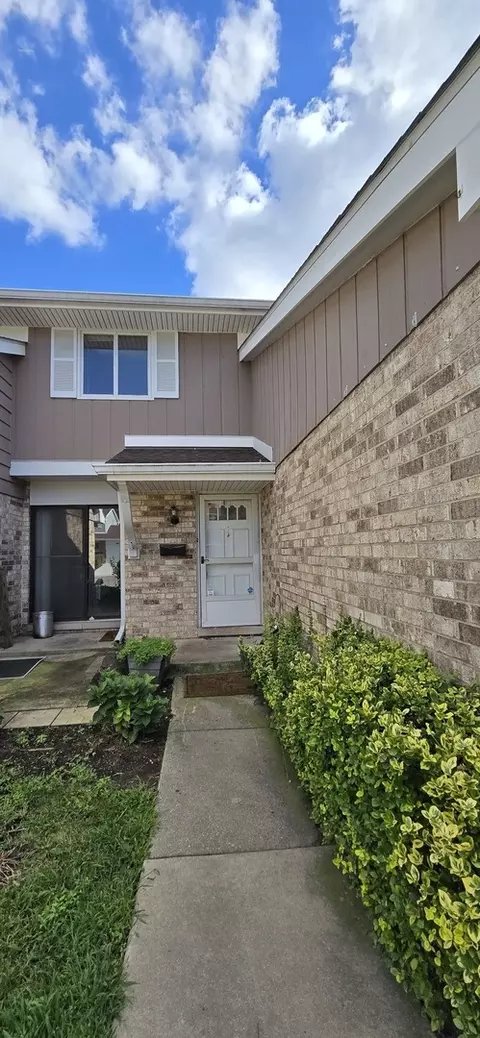 1268 Edinburgh Ct, Wheaton, IL 60189 photo 2