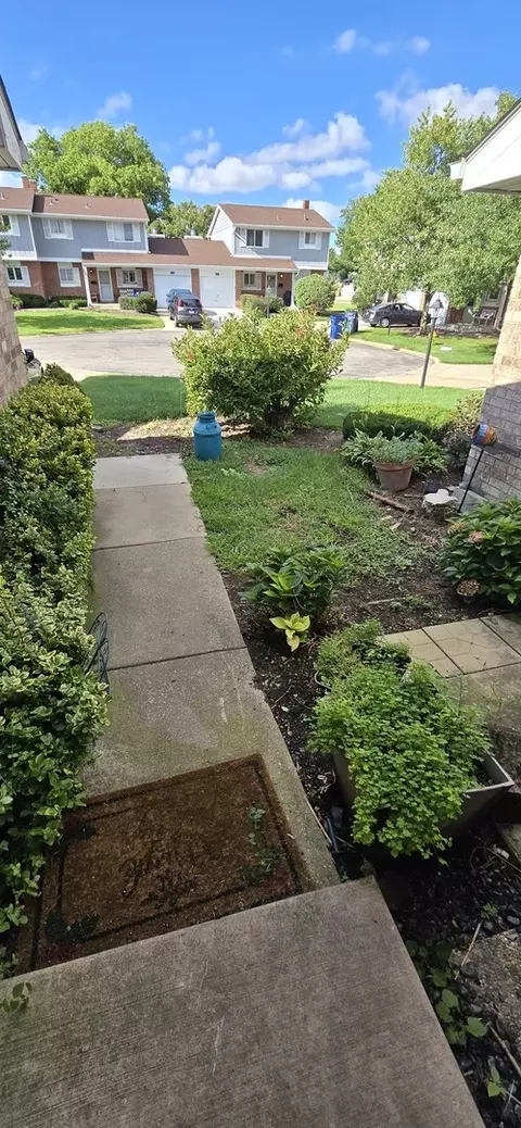 1268 Edinburgh Ct, Wheaton, IL 60189 photo 3