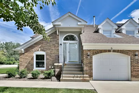 5 Willow Pkwy #5, Buffalo Grove, IL 60089