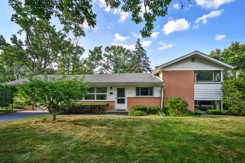 800 Clover Ct, Glenview, IL 60025