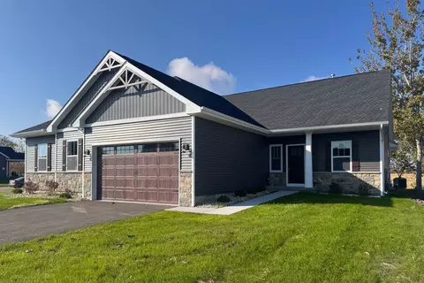 631 Anjali Ct #R, Sycamore, IL 60178