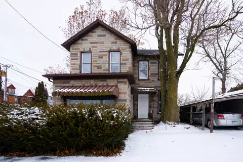 4 E Clark St, Freeport, IL 61032 photo 1