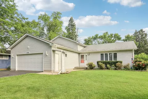 3004 Still Hill Dr, Mchenry, IL 60050