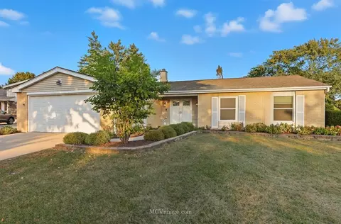 548 Hamilton Ave, Westmont, IL 60559