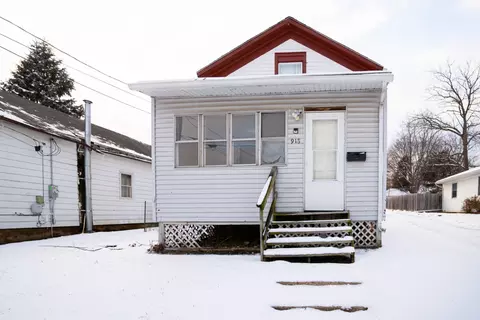 918 S Fruit Ave, Freeport, IL 61032 photo 1