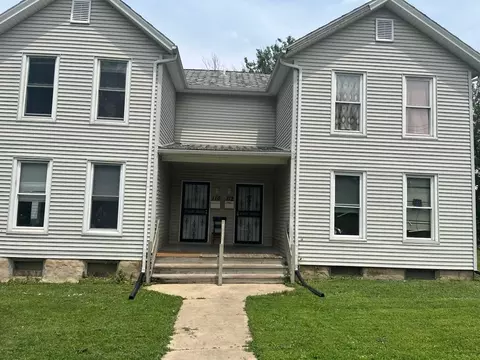 110-112 E Frank St, Freeport, IL 61032