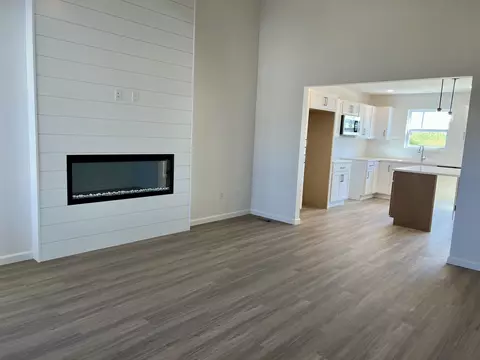 Living - 12 Eric Ct, Bloomington, IL 61705 photo 3 of 4