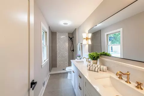 Bath - 37 W985 Binnie Rd, Dundee, IL 60118 photo 1 of 6