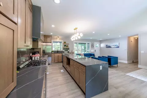 Kitchen - 37 W985 Binnie Rd, Dundee, IL 60118 photo 2 of 8