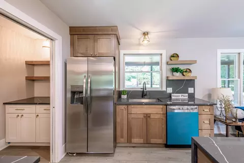 Kitchen - 37 W985 Binnie Rd, Dundee, IL 60118 photo 5 of 8