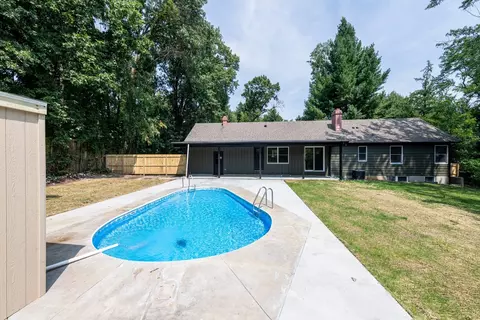Exterior - 37 W985 Binnie Rd, Dundee, IL 60118 photo 4 of 6
