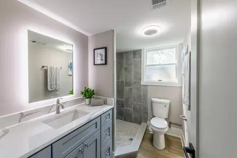 Bath - 37 W985 Binnie Rd, Dundee, IL 60118 photo 5 of 6