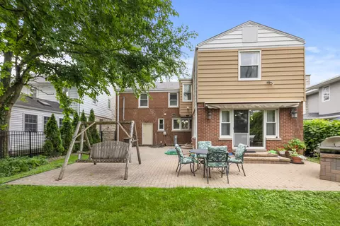 Exterior - 1515 Monroe Ave, River Forest, IL 60305 photo 4 of 5