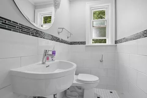Bath - 1515 Monroe Ave, River Forest, IL 60305 photo 1 of 4