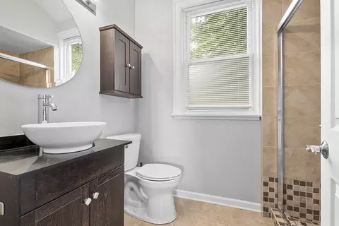 Bath - 1515 Monroe Ave, River Forest, IL 60305 photo 2 of 4